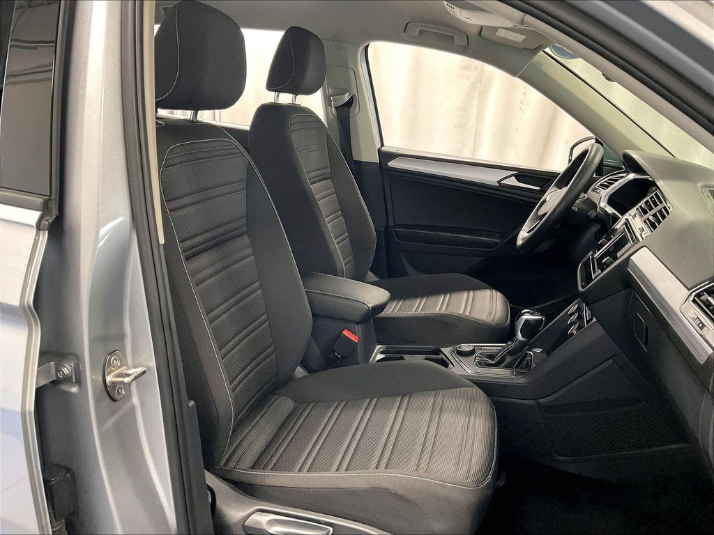 2023 Volkswagen Tiguan — photo 11