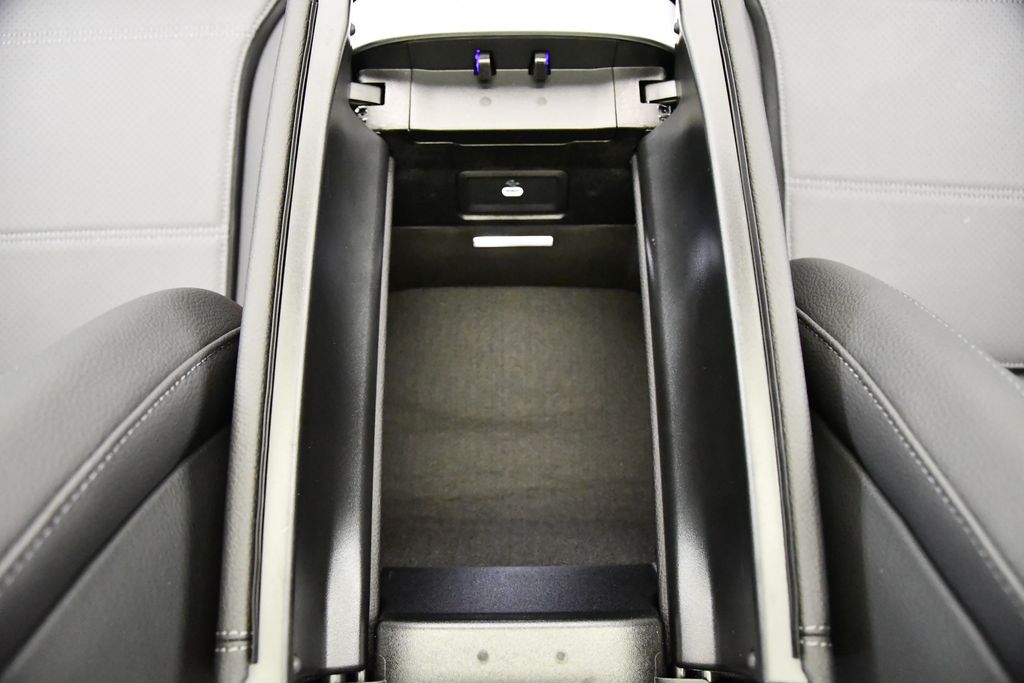 Thumbnail: 2025 Mercedes-Benz C-Class - 30