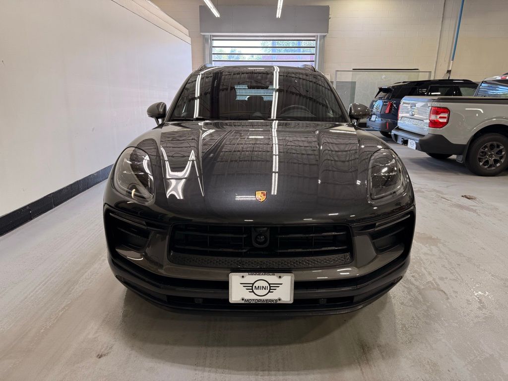 2023 Porsche Macan Base 8