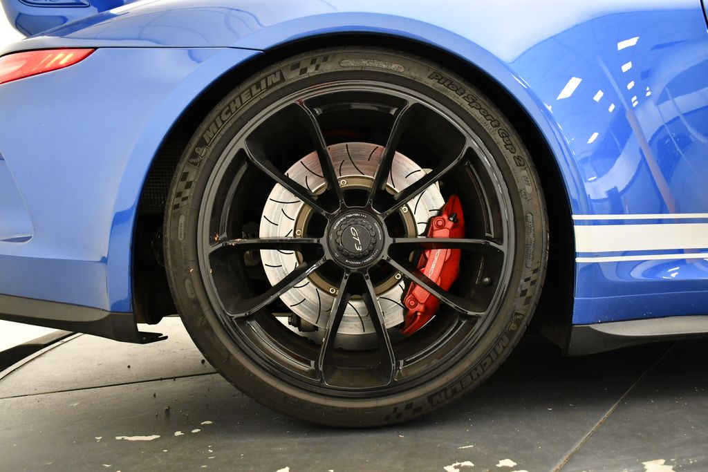 Thumbnail: 2015 Porsche 911 - 18