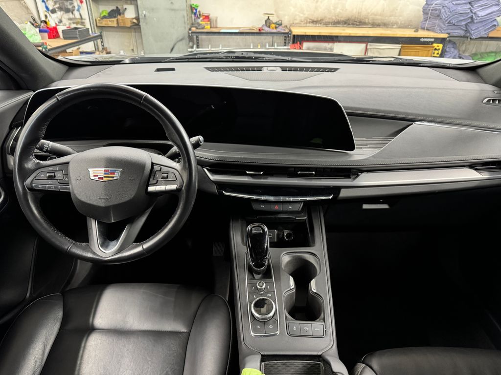 2024 Cadillac XT4 Premium Luxury