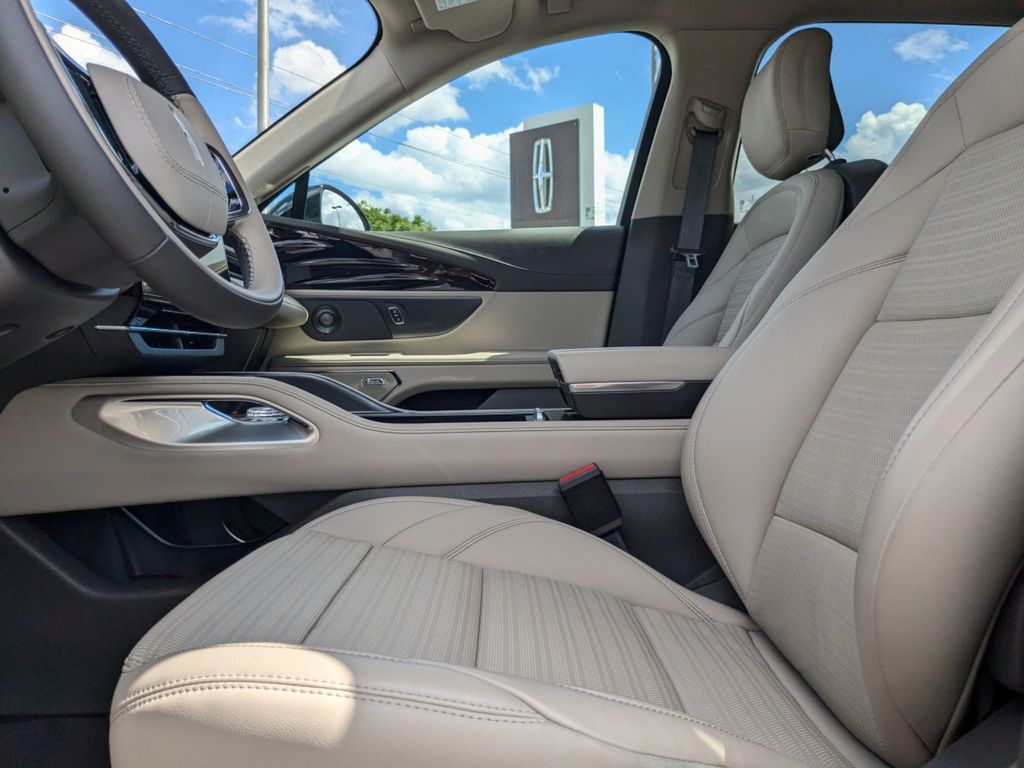 2025 Lincoln Nautilus Reserve