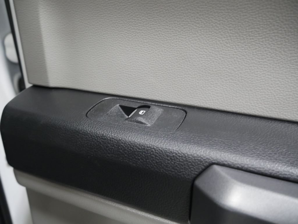 Thumbnail: 2018 Ford Econoline - 31