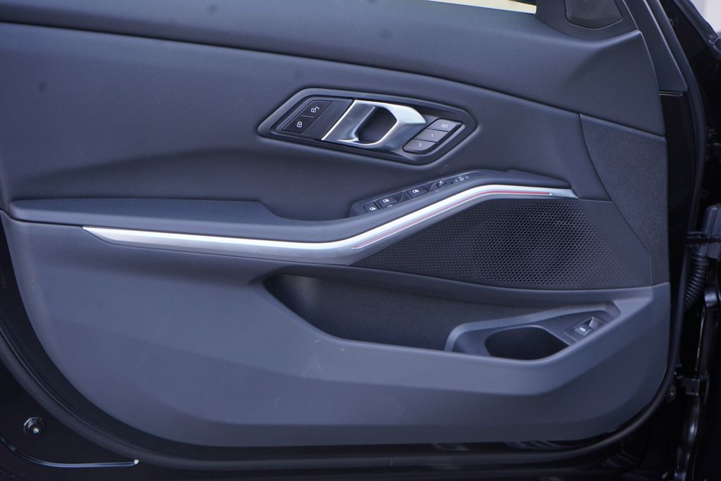 Thumbnail: 2025 BMW 3 Series - 9