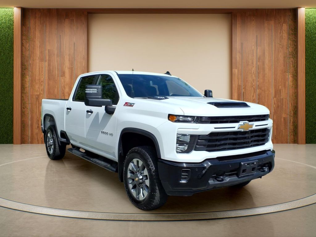 Summit White 2025 Chevrolet Silverado 2500HD Pickup Truck Four-Wheel Drive Automatic