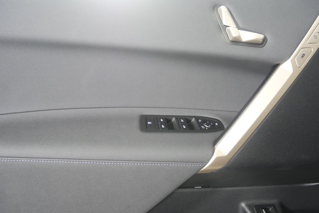 Thumbnail: 2026 BMW iX - 8