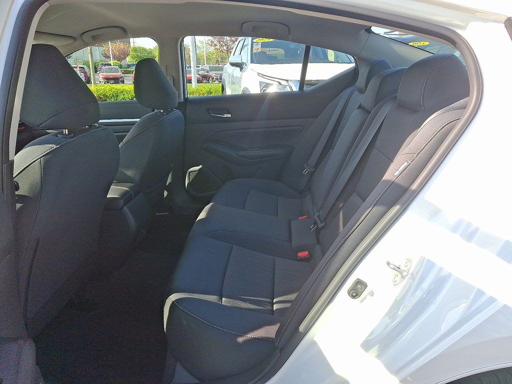 2022 Nissan Altima SV 10