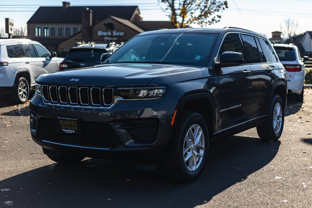 2025 Jeep Grand Cherokee Laredo X thumbnail 4