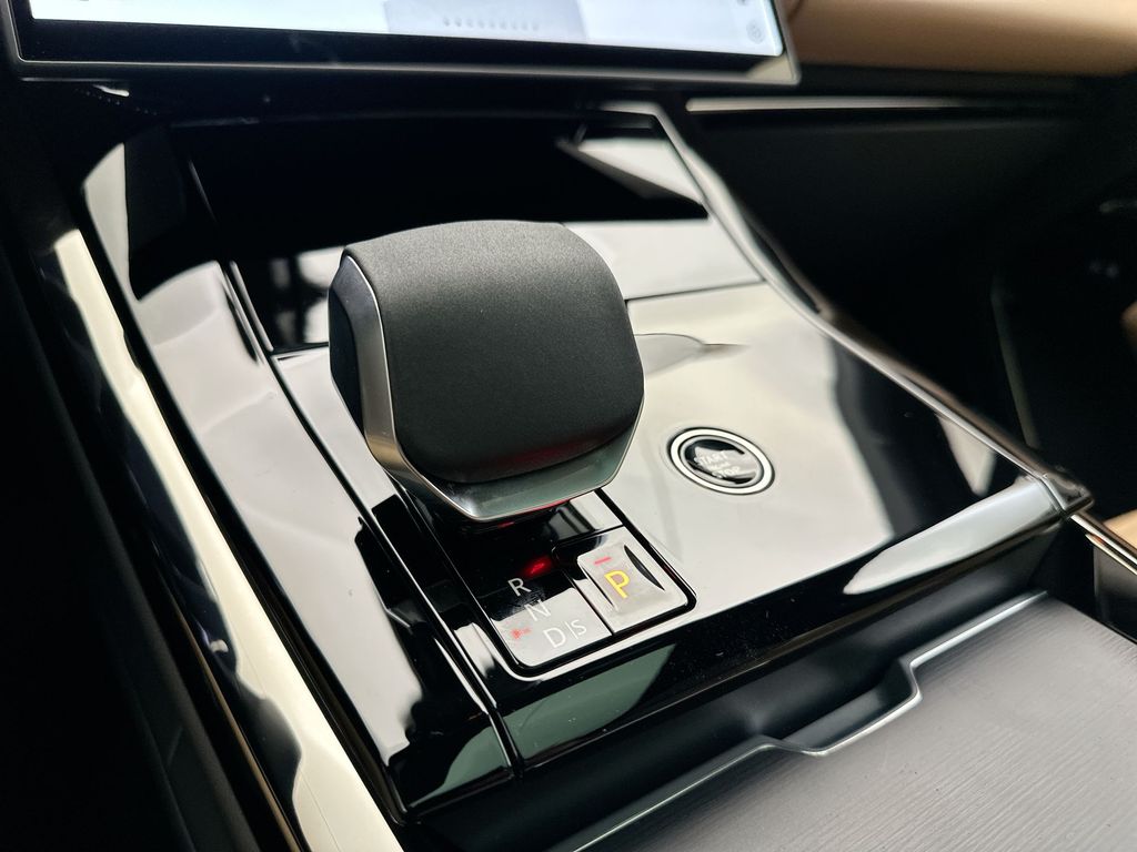 Thumbnail: 2025 Land Rover Range Rover Sport - 12