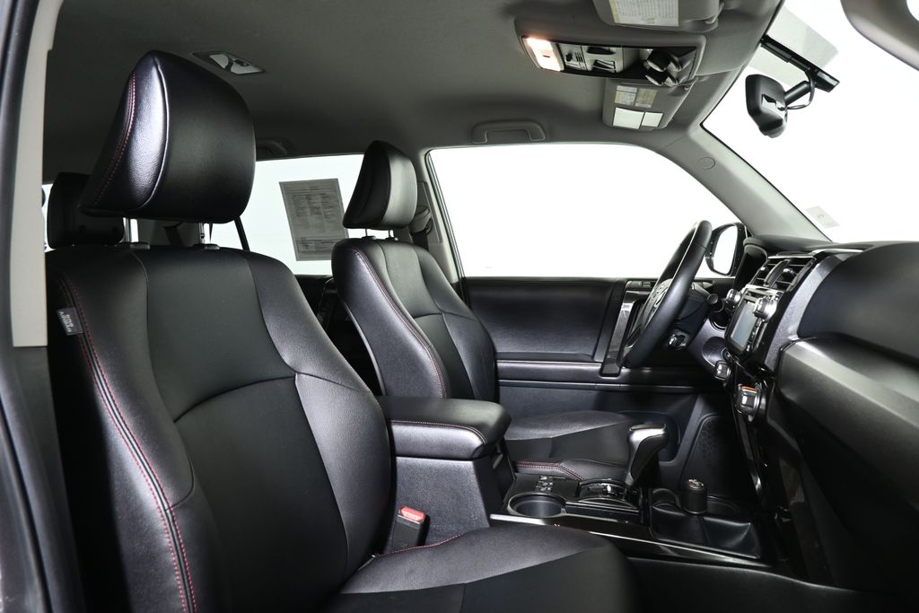 Thumbnail: 2016 Toyota 4Runner - 28