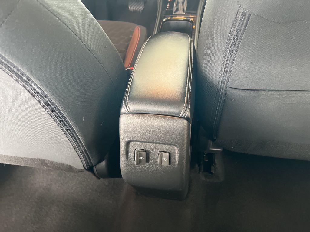 2024 Nissan Kicks SR photo