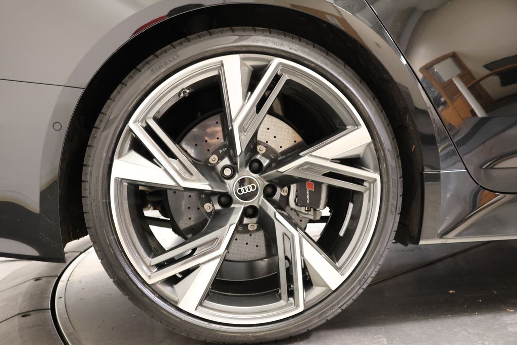 Thumbnail: 2022 Audi RS 6 - 11