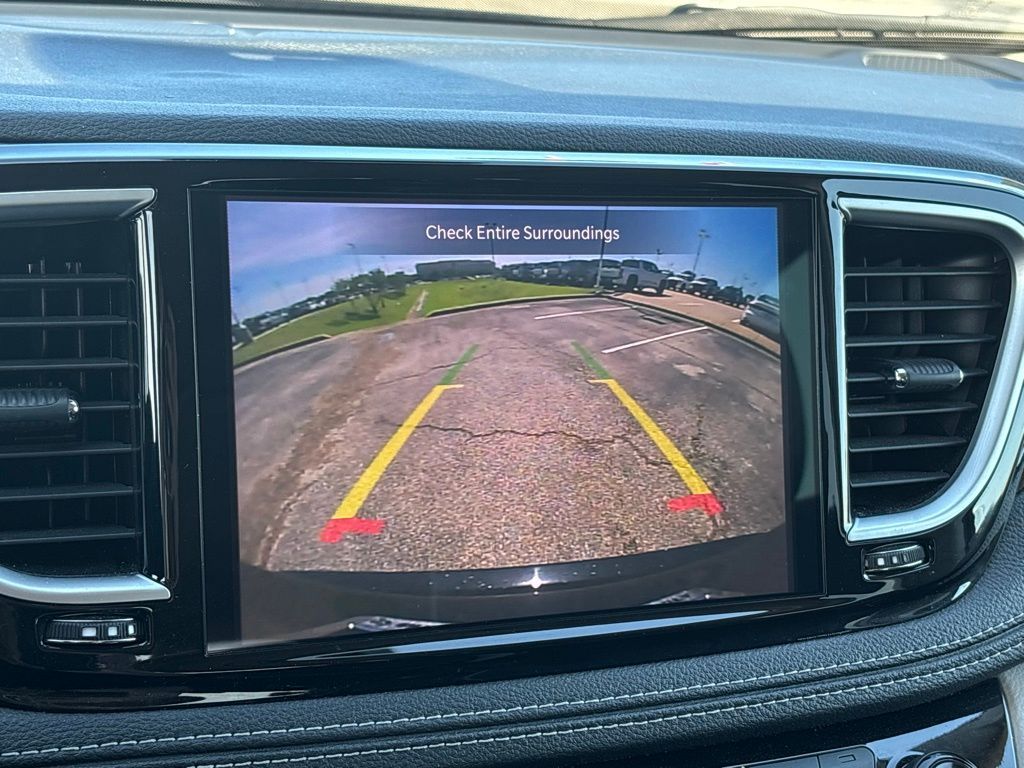 2023 Chrysler Pacifica Limited photo