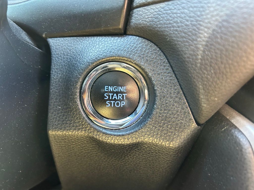 Thumbnail: 2020 Toyota RAV4 - 28