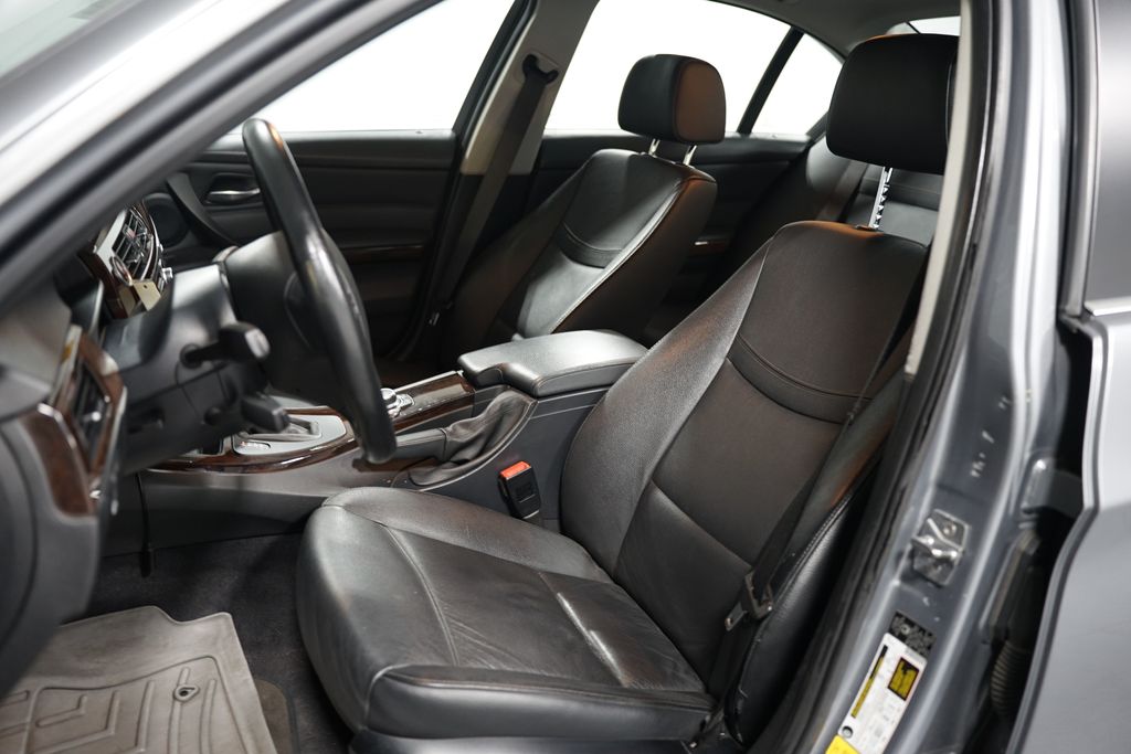 Thumbnail: 2011 BMW 3 Series - 6