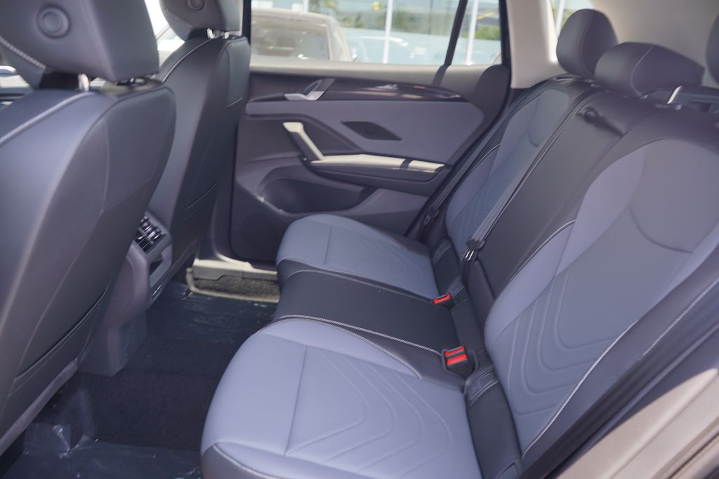 Thumbnail: 2025 Volkswagen Tiguan - 7