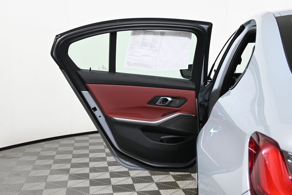 Thumbnail: 2024 BMW 3 Series - 31