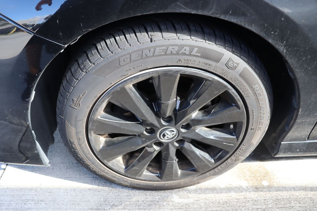 Thumbnail: 2019 Toyota Camry - 4