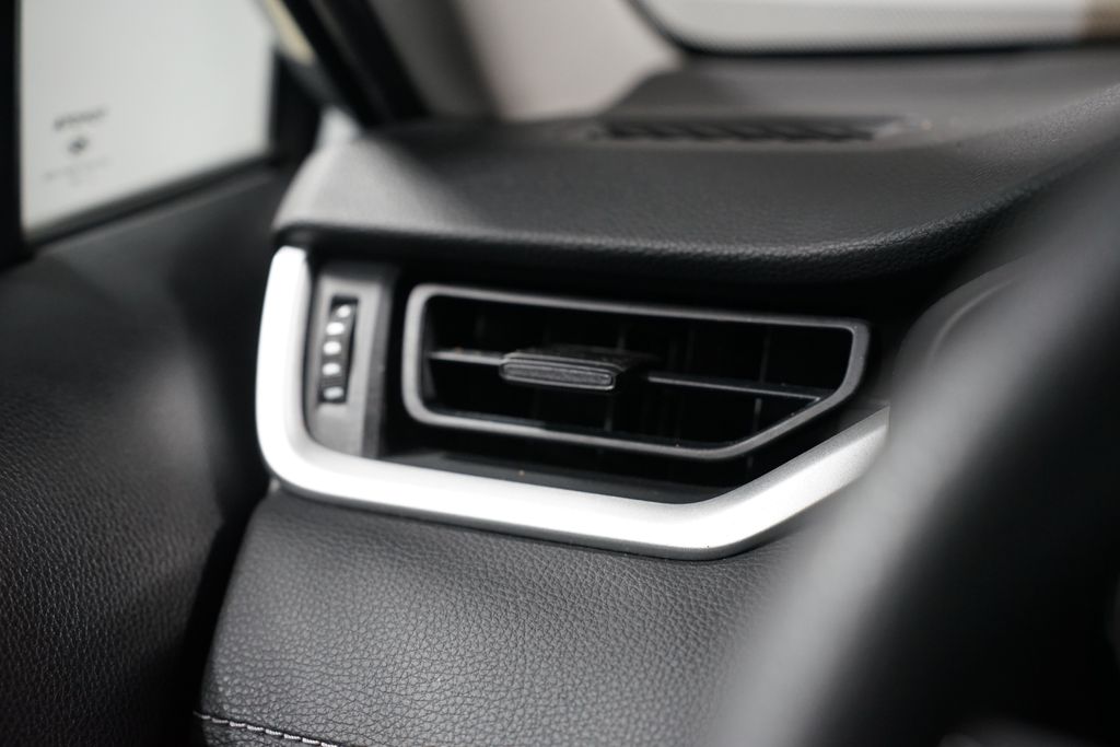 Thumbnail: 2019 Toyota RAV4 - 23