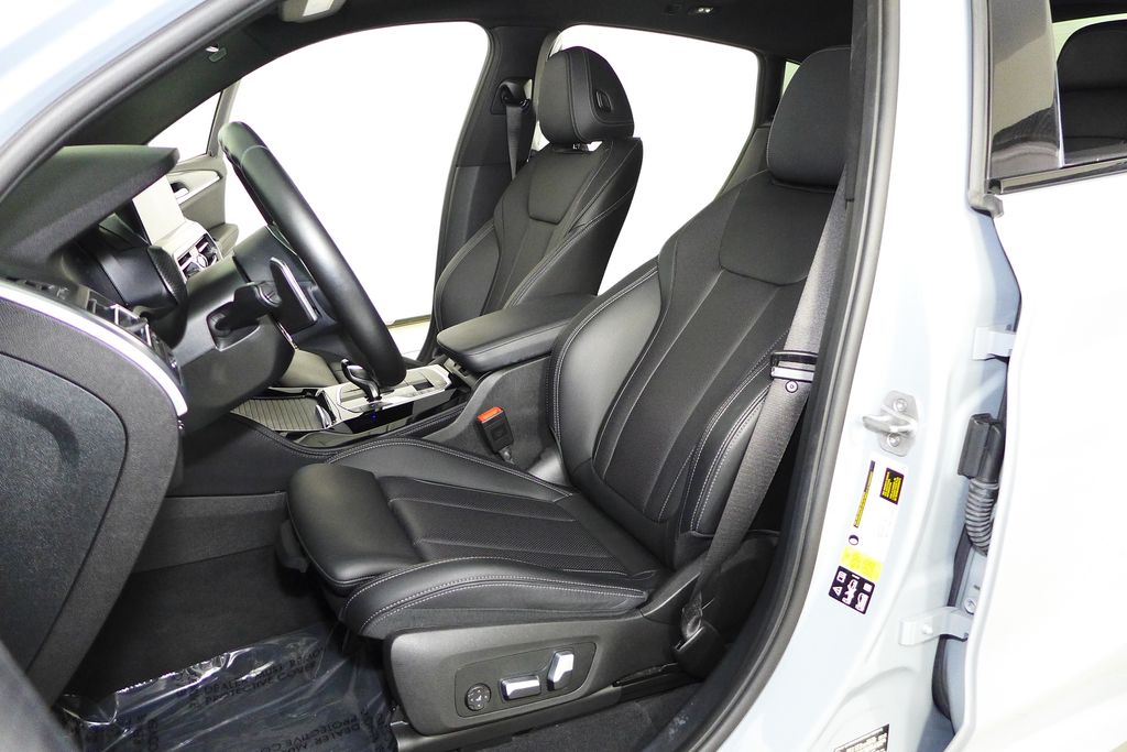 Thumbnail: 2023 BMW X4 - 22