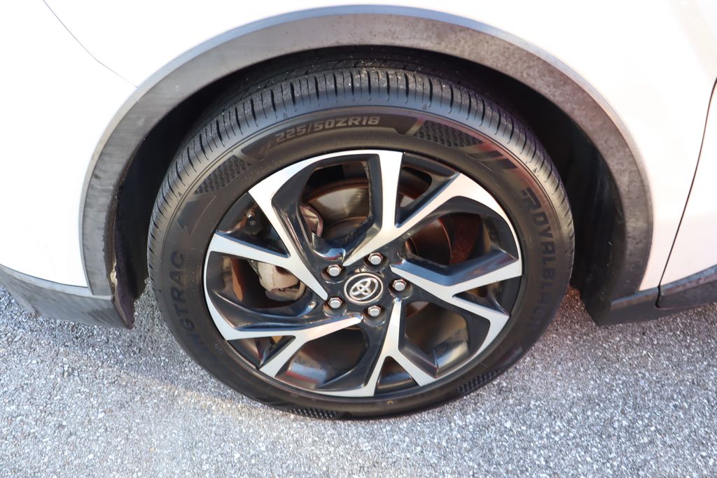 Thumbnail: 2019 Toyota C-HR - 4