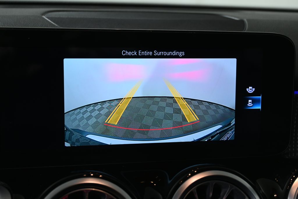 Thumbnail: 2022 Mercedes-Benz GLB - 22