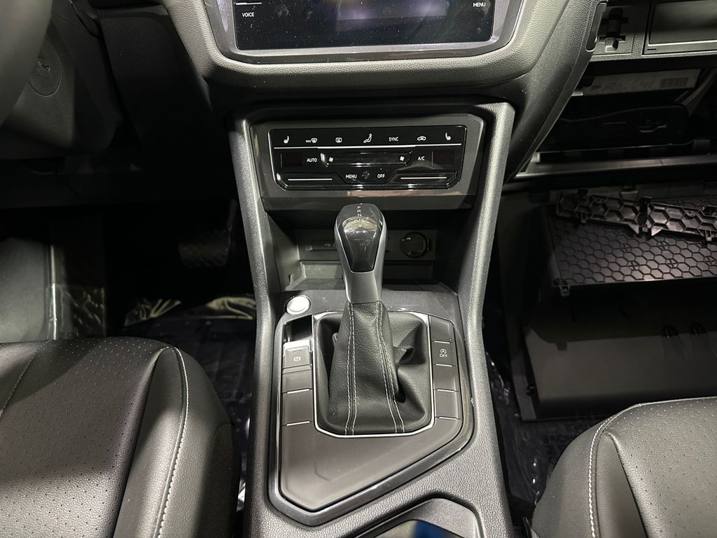 2022 Volkswagen Tiguan 2.0T SE photo