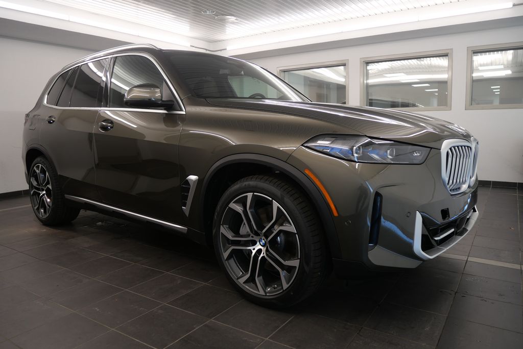 2025 BMW X5 xDrive50e 8