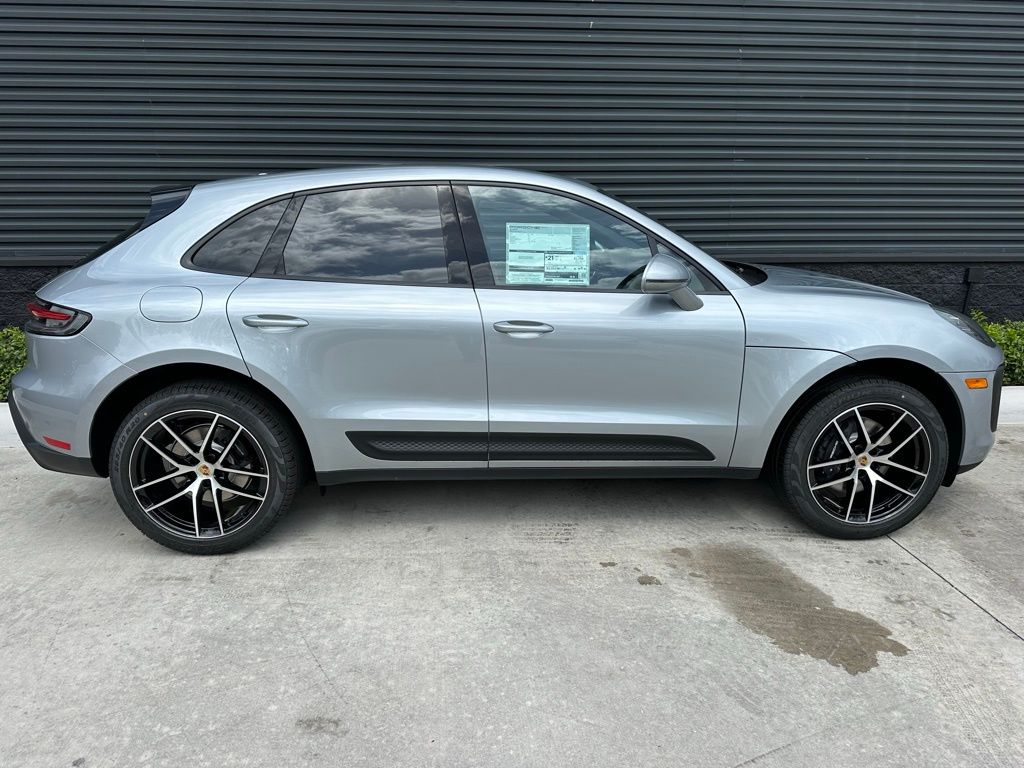 2025 Porsche Macan  8