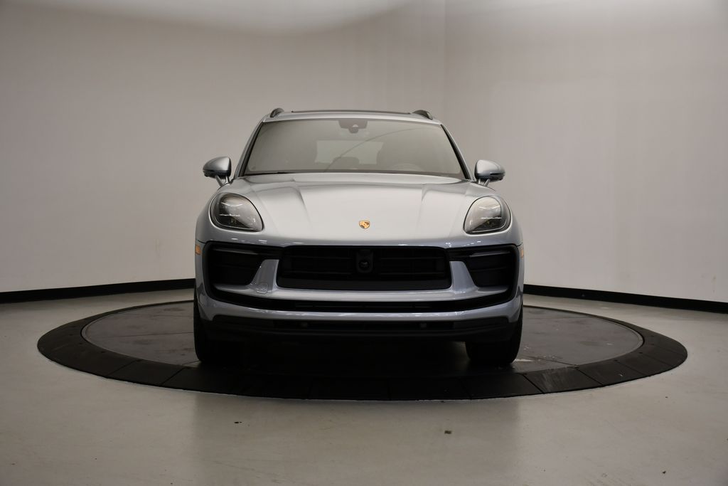 Thumbnail: 2026 Porsche Macan - 9