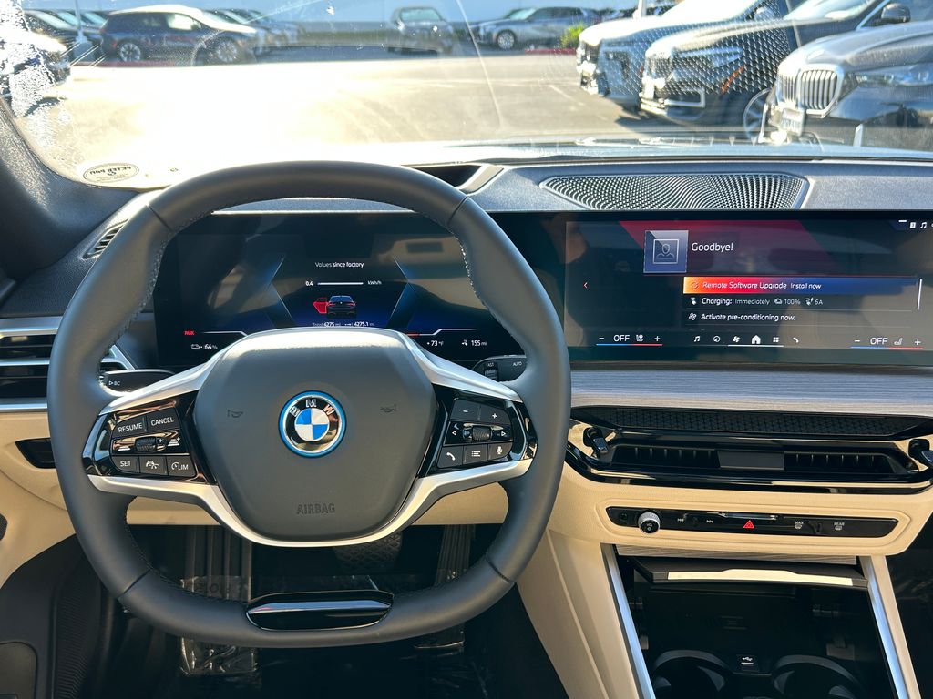 Thumbnail: 2025 BMW i4 - 17