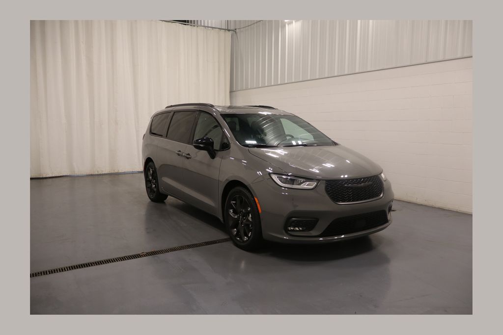 2025 Chrysler Pacifica Limited FWD