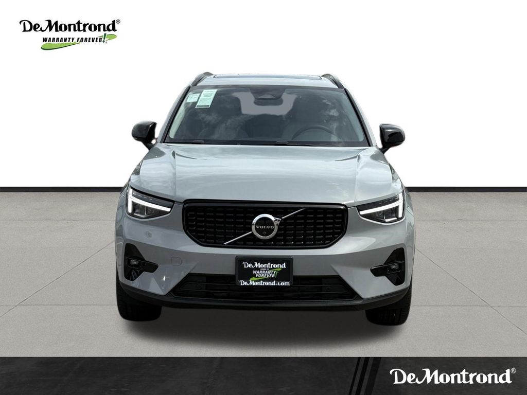 New 2026 Vapour Gray Volvo B5 AWD Plus image 2