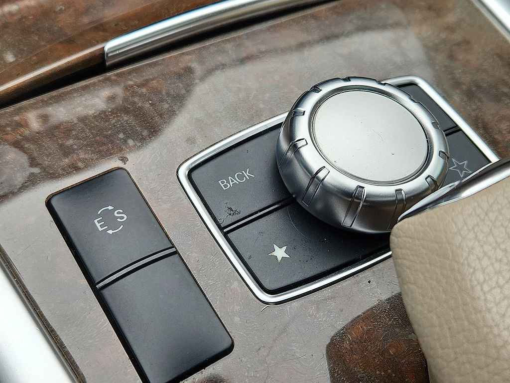 Thumbnail: 2014 Mercedes-Benz E-Class - 26