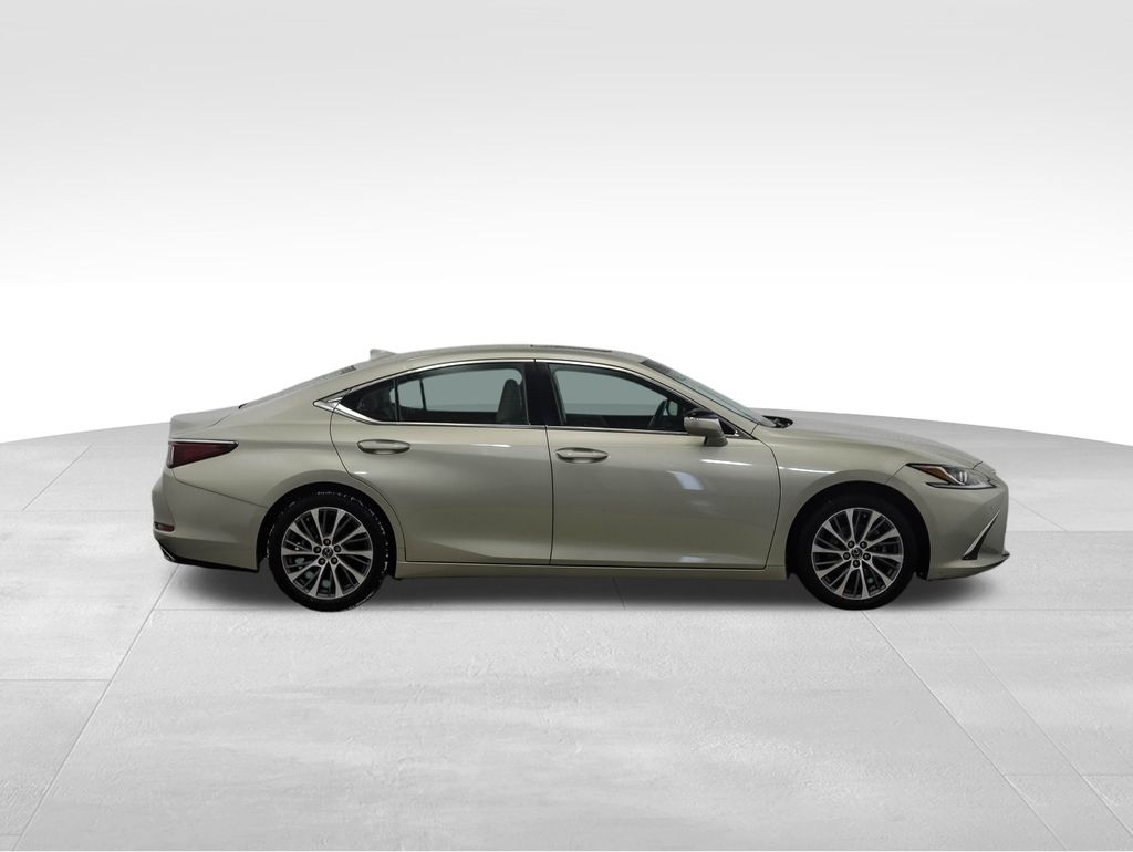 Thumbnail: 2019 Lexus ES - 6