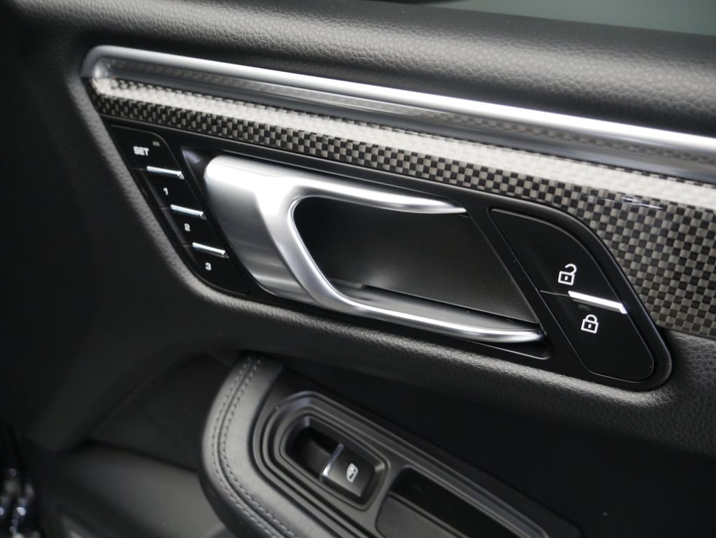 Thumbnail: 2023 Porsche Macan - 28