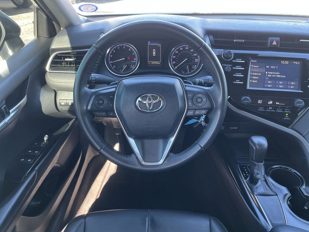 2019 Toyota Camry SE 19