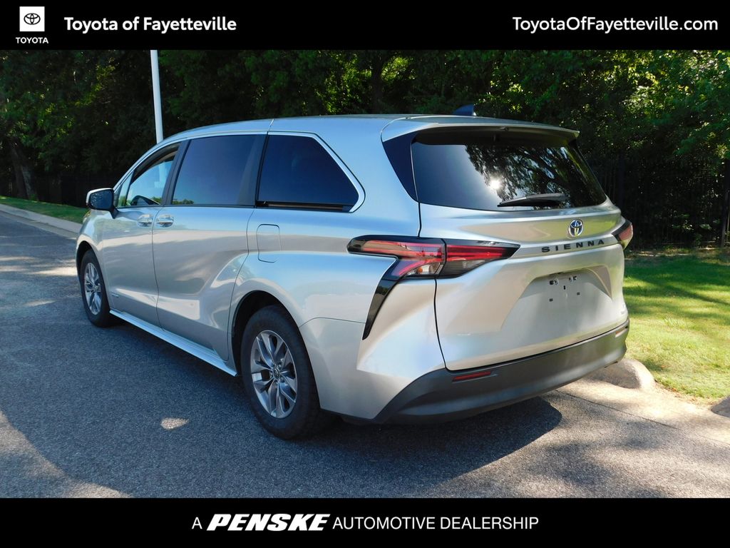 Thumbnail: 2021 Toyota Sienna - 3