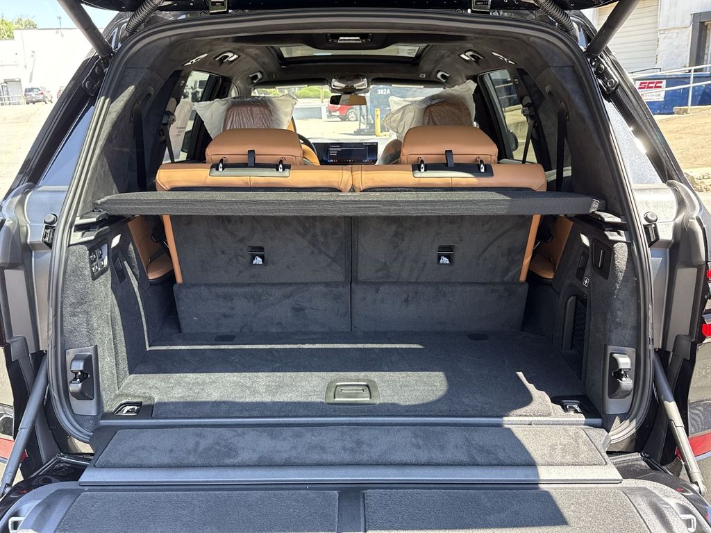 Thumbnail: 2027 BMW X7 - 25