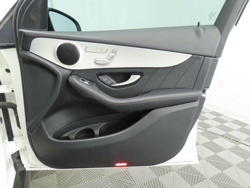 2022 Mercedes-Benz GLC 300 25