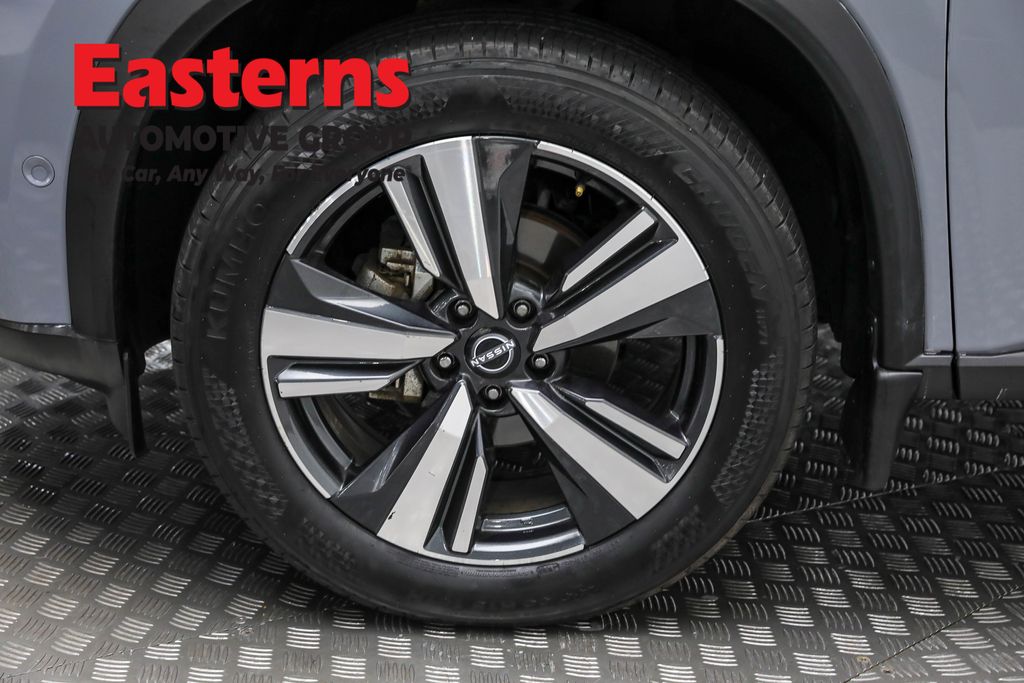 Used 2023 Gray Nissan SL image 32