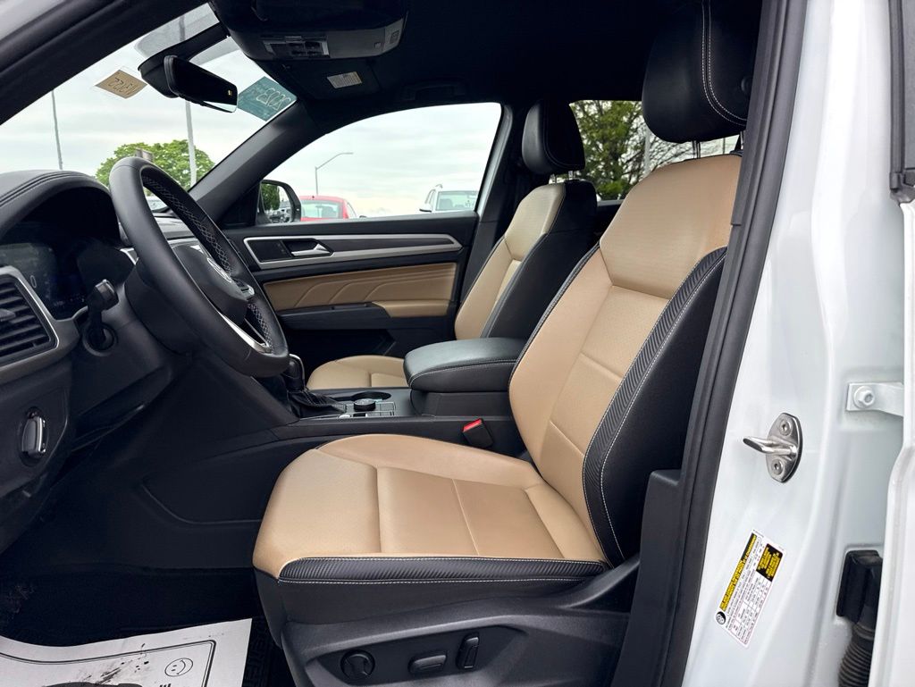 2023 Volkswagen Atlas Cross Sport 2.0T SE White at Sutliff Volkswagen