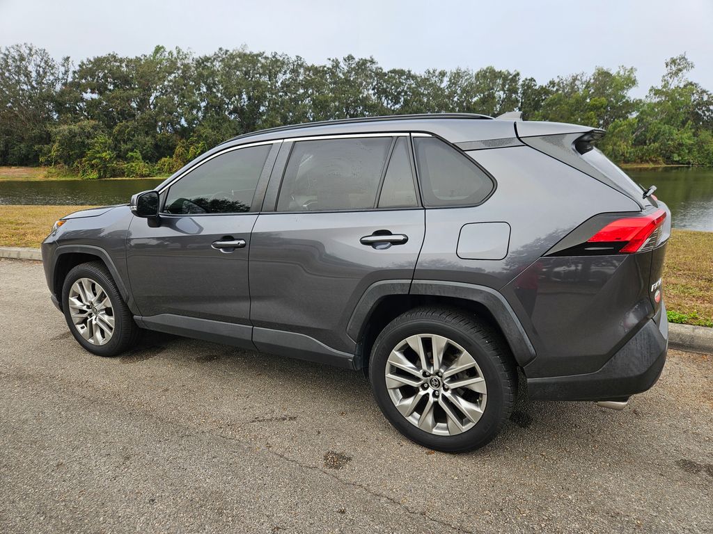 2019 Toyota RAV4 XLE Premium 3