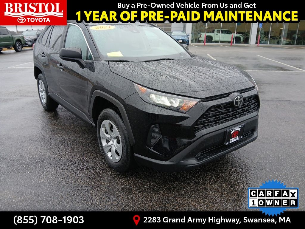 2021 Toyota RAV4 LE's photo