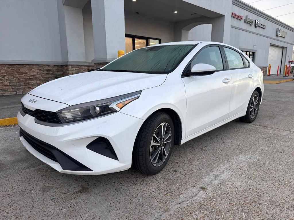 2024 Kia Forte LXS — photo 2