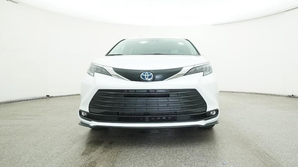 Thumbnail: 2025 Toyota Sienna - 2