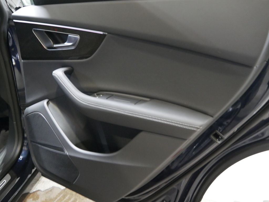 Thumbnail: 2026 Audi Q8 - 20