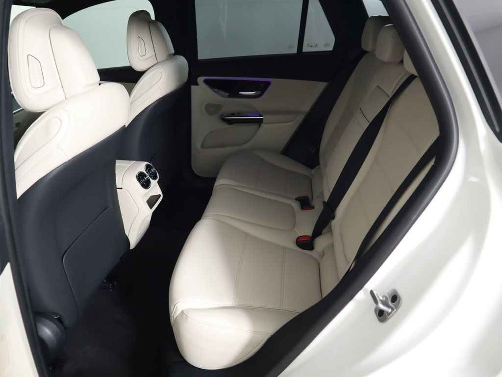 2025 Mercedes-Benz GLC 300 22