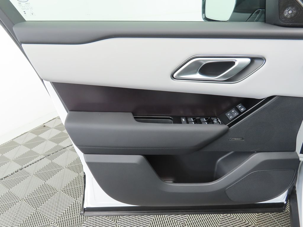 2026 Land Rover Range Rover Velar Dynamic SE 24