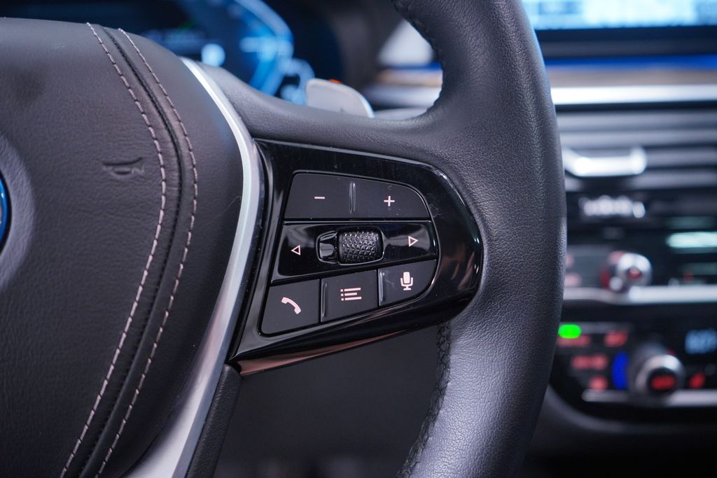 Thumbnail: 2023 BMW 5 Series - 21